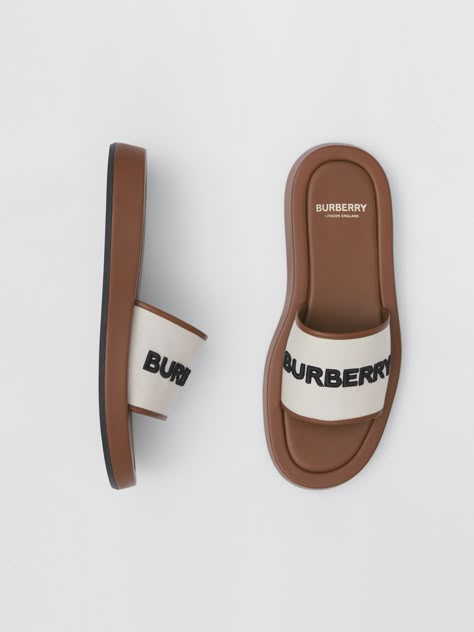 Burberry Slides, Burberry Sandals, Slipper Design, Trendy Slippers, Tan Women, Fashion Shoes Heels, Slippers Summer, Classy Shoes, British Clothing