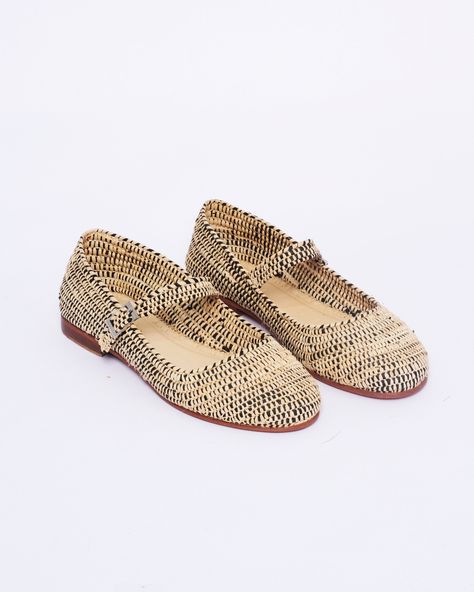 Raffia Loafers shoes Slip-on Flats women Raffia Moccasins ballet Raffia flat Casual Shoes Moroccan Raffia shoes by IsliAndTisli on Etsy Elegant Summer Tassel Loafers Slip-on, Chic Woven Leather Flat Mules, Beach Handwoven Natural Mules, Luxury Slip-on Tassel Loafers With Textured Sole, Raffia Shoes, Raffia Sandals, Casual Flat Shoes, Casual Flats, Unique Shoes