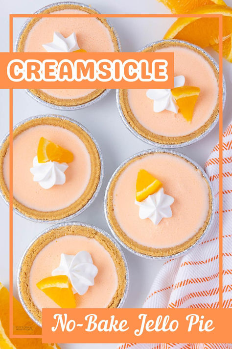 creamsicle no bake jello pies with whipped cream and orange slice Orange Creamsicle Jello, Creamsicle Jello, Diy Ice Cream Bar, Graham Dessert, Jello Pie, Orange Jello, Orange Baking, Jello Desserts, Homemade Frosting