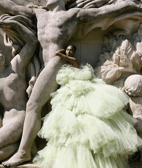 Giambattista Valli Haute Couture, Looks Party, Jolie Photo, Giambattista Valli, How To Pose, Looks Style, Looks Vintage, Fancy Dresses, Tulle Dress