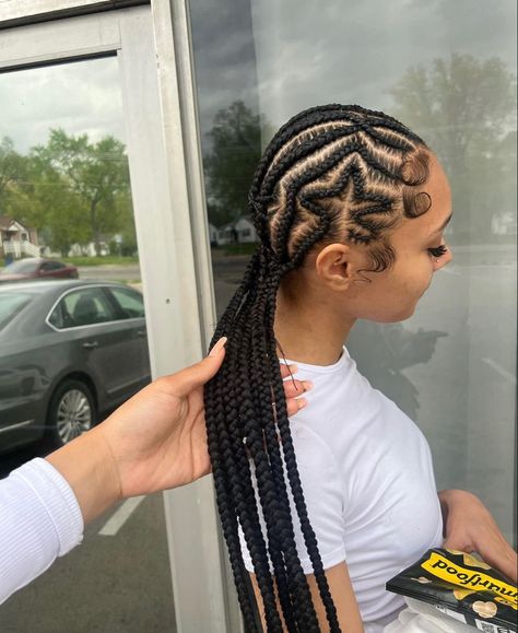 Cornrow Star Design, Star Feed In Braids, Cornrows With Star Design, Star Straight Back Braids, Stitch Braids With Star Design, Star Stitch Braids, Star Design Braids, Stitch Braids With Star, 8-10 Stitch Braids With Design