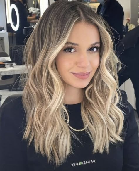 Tuns Bob Lung, Blonde Hair With Roots, Rambut Brunette, Summer Blonde Hair, Ombre Hair Blonde, Dark Roots Blonde Hair, Balayage Blonde, Dirty Blonde Hair, Brown Hair Balayage