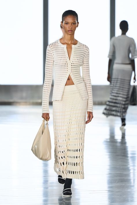 Knitwear Trends, 2025 Fashion, Spring 2025, Capsule Outfits, Knitwear Fashion, Fashion Project, Couture Runway, Spring Fashion Trends, Jonathan Simkhai