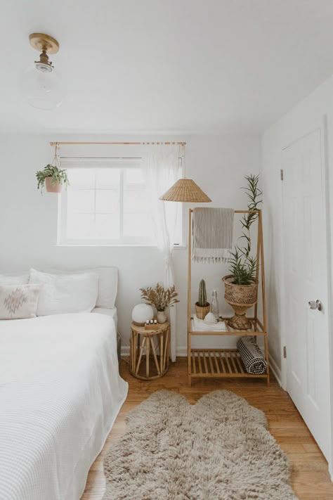 Clean White with Natural Fibers, Wood and Plants Simple Bedroom, Room Ideas Bedroom, Room Inspiration Bedroom, Decor Minimalist, Aesthetic Bedroom, New Bedroom, Boho Bedroom, Minimalist Bedroom, My New Room