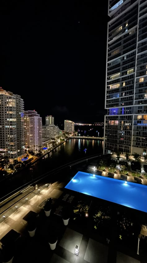 Brickell Miami by night Brickell Miami Night, Miami Night Aesthetic, Miami Aesthetic Night, I Want To Be Free, Mr 305, Miami Pictures, Pretty Cities, Brickell Miami, Concert Lights