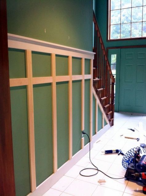 40 Simple Yet Classic Wainscoting Design Ideas - Bored Art Wainscoting Ideas, Wainscoting Bathroom, Wainscoting Styles, Diy Wainscoting, Board And Batten, Room Remodeling, Wainscoting, Craftsman Style, Room Lights