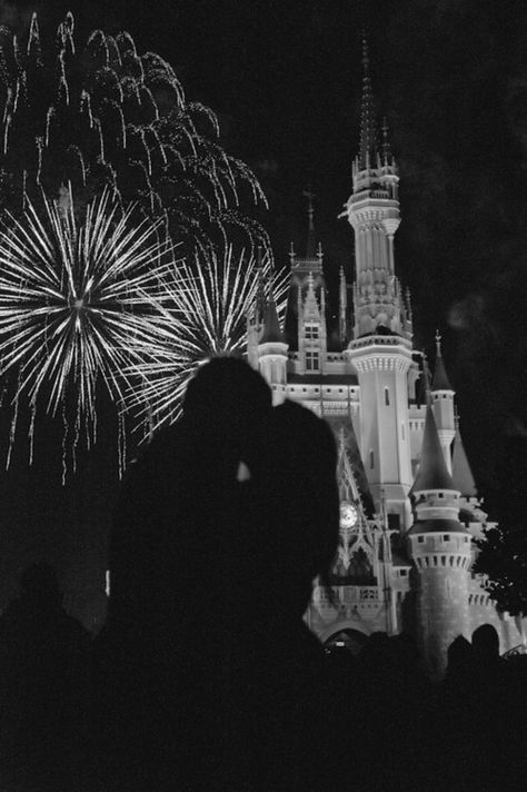 fireworks kiss Chateau Disney, Disney Proposal, Disney Engagement, Disney Photography, Disney Photos, Caroline Forbes, Disney Couples, A Castle, Happiest Place On Earth