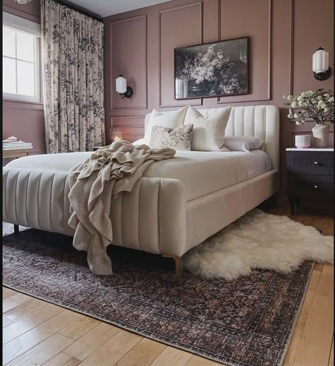 Mauve Bedroom, Dusty Pink Bedroom, Pink Bedroom Walls, Rose Bedroom, Murs Roses, Guest Bedroom Makeover, Pink Bedrooms, H Design, Bedroom Paint Colors