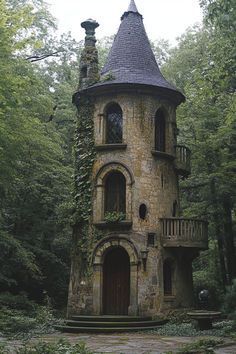 Witchy Victorian House, Witchy Architecture, Witchy Tiny House, Mystical Buildings, Mystic Architecture, Witch Architecture, Witchy House Exterior, Modern Witch House, Witchy House Aesthetic