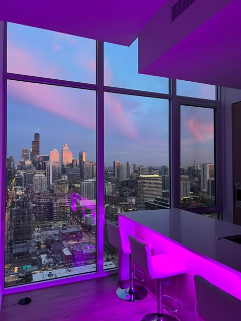 Apartamento New York, Appartement New York, Purple Led Lights, City View Apartment, Images Hello Kitty, Apartment View, High Rise Apartments, Chicago Apartment, Apartment Goals