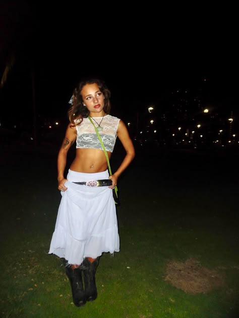 #outfitinspo #style #funkybelt #whitelongskirt #lacetop #cowgirlboots Uk Music Festival Outfits, Festival Outfit Long Skirt, Coachella Outfits 2024, Coachella Style Bohemian, Desert Festival Outfits, House Festival Outfit, Mesh Skirt Festival, Chill Festival Outfits, Pitch Festival Outfits