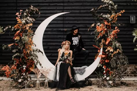 Wedding Dress Autumn, Preston Court Wedding, Halloween Wedding Ideas, Haunted Wedding, Dark Wedding Theme, Pagan Wedding, Black Wedding Dress, Rock Dresses, Celestial Wedding