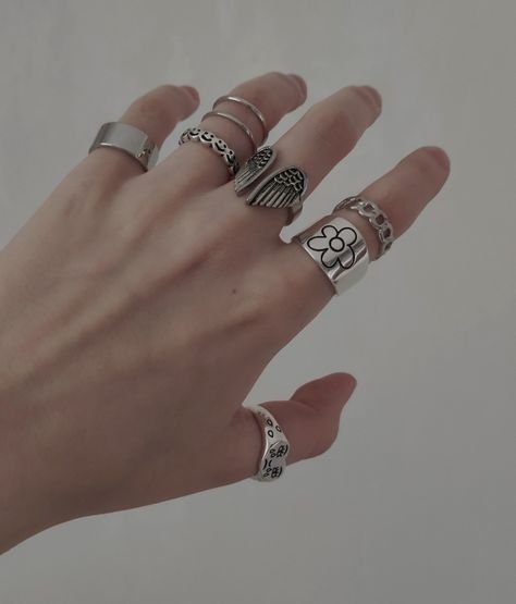 Masculine Rings For Women, 90s Baggy Style, Masculine Rings, Chunky Silver Jewellery, Drip Style, 7 Up, 90s Baggy, Baggy Style, Retro Punk