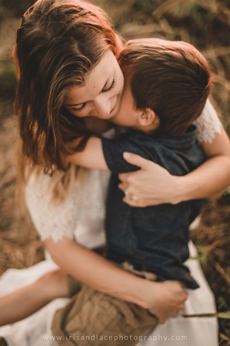 Mother Son Pictures, Mommy Son Pictures, Sunflower Field Photography, Mother Son Photos, Son Photo Ideas, Lace Photography, Mommy And Me Photo Shoot, Family Photoshoot Poses, Mother Son Photography