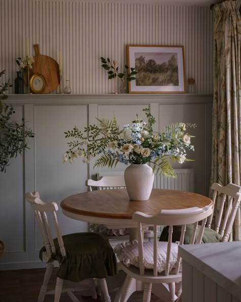 Country style dining kitchen ➡️ swipe for the before and save for dining room inspo ✨️ This is what our dining room looks like today, photo snapped this afternoon in the low autumn light. We added shaker wall panelling, striped wallpaper, bobbin trim, a shelf, and upcycled farmhouse style kitchen table to add some country style character to this space. The next image is when we moved in, we just added what we had and made it work for a long time before decorating. Ironically I loved this c... Shaker Wall Panelling, Cottagecore Dining Room, Dining Room Paneling, Farmhouse Style Kitchen Table, Mini Sala, Shaker Wall, Cottage Dining Rooms, Family Home Decor, Dining Room Inspo