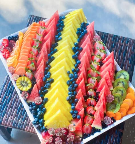 Fruit Charcuterie Board Ideas, Charcuterie Board Ideas Simple, Egg Salad Pasta, Fruit Tray Designs, Fruit Charcuterie Board, Fruit Boards, Fruit Platter Ideas Party, Fruit Platter Ideas, Fruit Charcuterie