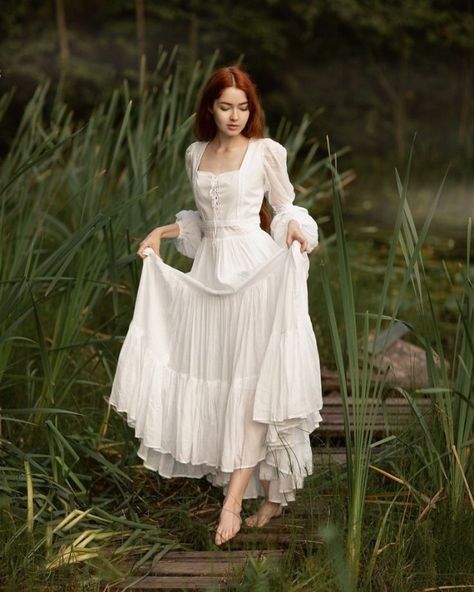 White Medieval Dress, Forest Dress, Pose Model, Prom Poses, Old Fashion Dresses, Old Dresses, Medieval Dress, Dress Aesthetic, Fashion Life