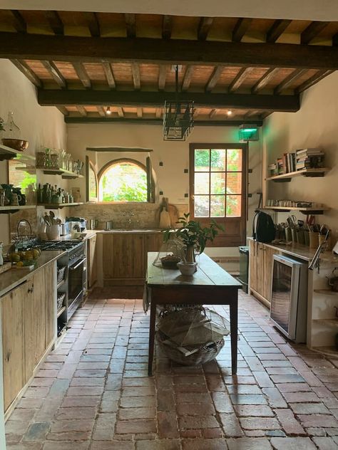 Italy House Aesthetic, Italy House Interior, Italian House Aesthetic, Tuscan Kitchen Ideas, Italian House Interior, Italian Countryside House, Old Italian House, Tuscany Farmhouse, Tuscan Kitchens