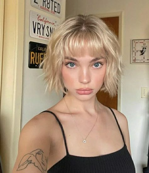 Edgy Short Haircuts with Bangs Short Blonde Haircuts, Short Blonde, Short Hair Haircuts, Short Hair With Bangs, Blonde Pixie, Short Blonde Hair, Cut My Hair, Haircuts With Bangs, Hair Inspo Color