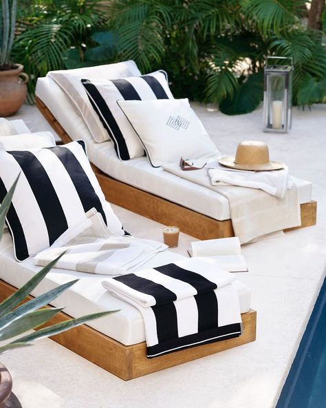 H&M HOME on Instagram: “Stripes for a luxurious, timeless feeling 👌🏼 #HMHOME #ClassicCollection” Pool Decor, Chaise Lounges, H&m Home, Pool Furniture, Pool Patio, Backyard Decor, Design Case, Lounge Chairs, Pool House