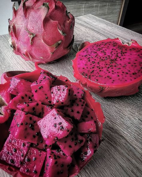 Dragon Fruits, Dragon Food, Dragon Fruit Aesthetic, Dragon Fruit Cheesecake Recipes, Dragon Fruit Jam Recipe, Dragon Fruit Farm, Dragon Fruit Varieties, Pitaya Fruit, Dragon Fruit Tree