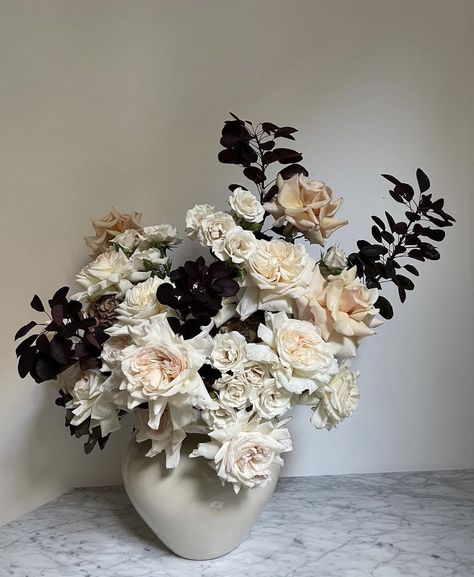 Monochromatic Flower Arrangements, Masculine Flowers, Bar Florals, Monochromatic Flowers, Floral Designs Arrangements, Contemporary Flower Arrangements, White Floral Arrangements, White Flower Arrangements, Floral Installation