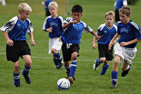 boys playing soccer Invasion Games, Soccer Injuries, Soccer Post, Coaching Soccer, Soccer Shin Guards, Casting Calls, Soccer Coach, Playing Soccer, Soccer Drills