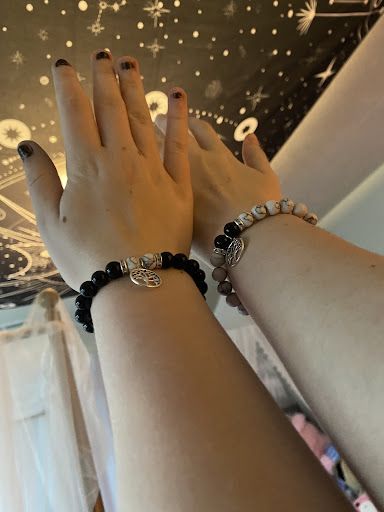 Crystal Bracelets For Couples, Bracelets Couple, Howlite Crystal, Bracelets For Couples, Distance Bracelets, Tree Of Life Bracelet, Couple Bracelets, The Crystals, Hello My Name Is