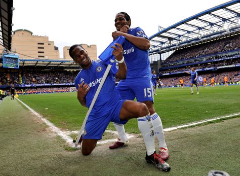 ~ Didier Drogba and Florent Malouda band celebration on Chelsea FC HIGH QUALITY ~ Happy Footballers, Chelsea Fc Aesthetic, Soccer Aesthetic, Chelsea Fc Wallpaper, Football Celebrations, Chelsea Wallpapers, John Terry, Chelsea Players, Didier Drogba