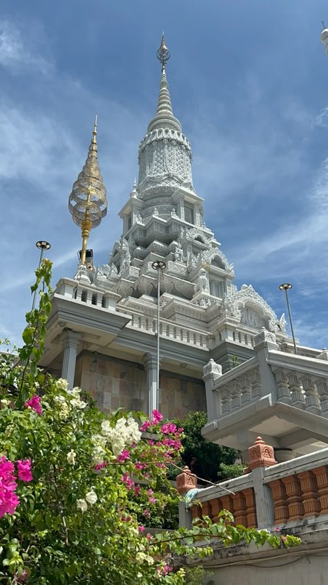 #cambodia #phnompenh #temple #white #flowers #aesthetic White Flowers Aesthetic, Vietnam Backpacking, Phnom Penh Cambodia, Cambodia Travel, Africa Do Sul, Flowers Aesthetic, Dream Travel Destinations, Gap Year, Travel South