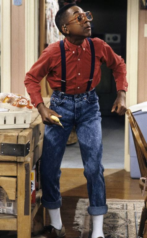 Steve Urkel, Family Matters from 19 TV Characters Who Lasted Way Longer Than They Were Supposed to Steve Urkel Costume, Steve Erkel, Kellie Shanygne Williams, 90s Lifestyle, Tv Character Costumes, 90s Nerd, Tv Characters Outfits, Jaleel White, Steve Urkel