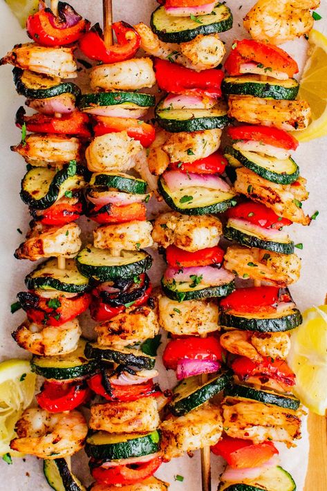 Grilled Shrimp Kebobs - Grilled Shrimp on a Skewer Recipe Shrimp Kebobs, Grilled Shrimp Kabobs, Shrimp Skewer Recipes, Grilled Kabob Recipes, 4th Of July Recipes, Veggie Kabobs, Grilled Shrimp Skewers, Grilling Kabobs, Veggie Skewers