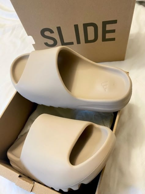 Slides Outfit, Shower Sandals, Pretty Sneakers, Shoes For School, Trendy Shoes Sneakers, Pretty Shoes Sneakers, Yeezy Slides, Slides For Women, Shoes Outfit Fashion