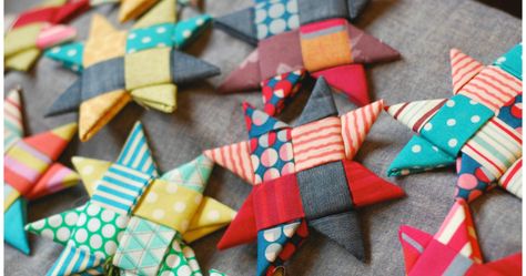 image source One of the ornament kits from the guild meeting was for these cute Scandinavian Stars.  Steff used  this tutorial  to bas... Gift Bow Tutorial, Winter Sets, Scandinavian Fabric, Creeper Minecraft, Diy Christmas Decorations, Stars Craft, Embroidery Christmas, Fabric Stars, Ornament Tutorial