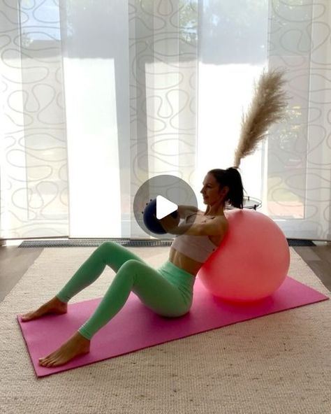 Pilates Poses Photography, Ball Pilates, All Over Body Workout, Pilates Poses, Stability Ball Exercises, Pilates Routine, Swiss Ball, Pilates Fitness, Stability Ball