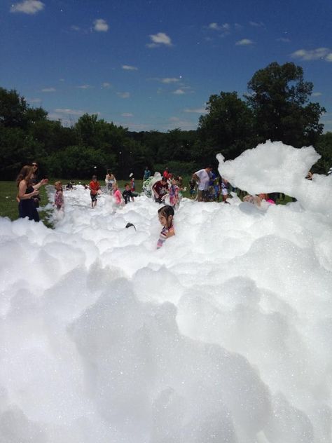 Foam Party Slip-N-Slide! Haha it looks awesome. But I'd never spend that much money/put that much effort into building it. Still, I thought I'd share. :) Messy Games, Messy Party, Slip N Slide, Foam Party, Kids Bubbles, Water Games, Water Party, Teen Party, Games For Teens