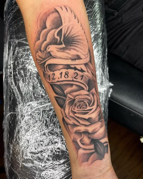 Memorial Tattoo Sleeves, R.i.p Tattoos For Men, Rip Tattoos For Dad, Memorial Tattoo Designs, Grandma Tattoos, In Loving Memory Tattoos, Rip Tattoo, Tribute Tattoos, Tattoos Infinity