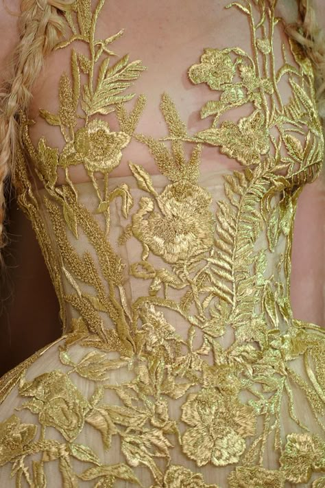 detail Detail Couture, Couture Details, Gold Embroidery, Gorgeous Gowns, Beautiful Gowns, Fashion Details, Moda Fashion, Couture Fashion, Look Fashion