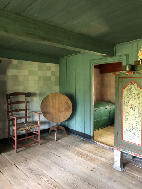 Traditional Swedish Interior, Norwegian Homes, 18th Century Interior, Wooden House Interior, 1800s House, Strawberry House, Swedish Interiors, Crows Nest, Trending Colors