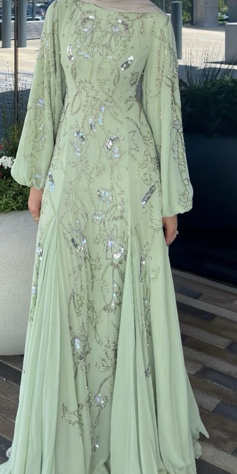 Green Modest Dress Hijab, Wedding Dresses Guest Indian, Desi Modern Outfits, Pakistani Prom Dresses, Desi Gown Dresses, Saudi Wedding Dress Guest, Hijabi Evening Gowns, Hijabi Wedding Dress Guest, Amused By Modesty