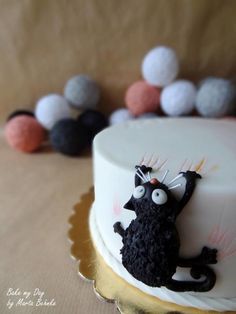 mraau - Cake by Marta Behnke - cat claws, hanging on, birthday cake Mini Torte, Animal Cakes, Cat Cake, Crazy Cakes, Novelty Cakes, Fancy Cakes, Food Cakes, Fondant Cakes, Pretty Cakes