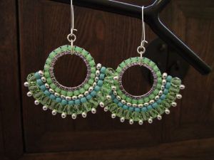 Seed Bead Earrings Pattern Free Seed Bead Earrings Tutorials, Bead Earrings Tutorials, Diy Seed Bead Earrings Tutorials, Seed Bead Patterns Free, Diy Seed Bead Earrings, Beaded Earrings Tutorials, Native American Beaded Earrings, Brick Stitch Earrings, Seed Bead Patterns