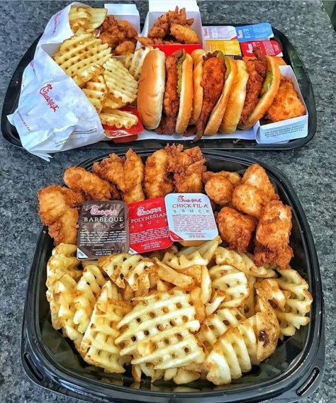 Sleepover Food, Junk Food Snacks, Cheat Day, God Mat, Food Goals, Chick Fil A, Unhealthy Food, Fried Food, Food Obsession