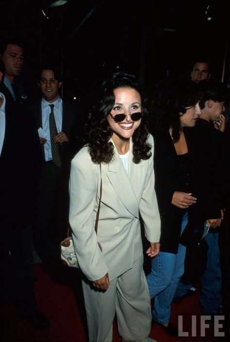 Capricorn Woman, Elaine Benes, Women In Suits, Capricorn Women, Julia Louis Dreyfus, 90s Inspired Outfits, Female Icons, Heart Clothes, City Outfits