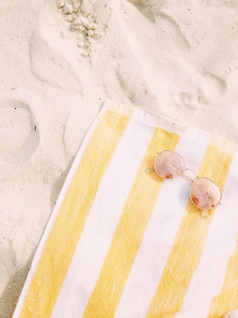 Minako Aino, Vintage Italy, Foto Art, Yellow Aesthetic, Summer Lovin, Mellow Yellow, Beach Aesthetic, Endless Summer, Beach Vibe