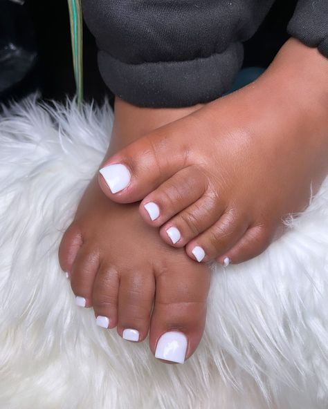 Indy 🍁 (@indiastyledyou) posted on Instagram: “Her first time getting acrylic toes 😍🤍!! • • • ♡- ♡ ♡ ♡ (@indiastyledyou) ———————————————— #nails #acrylicnails #indiastyledyou…” • Nov 12, 2021 at 7:21pm UTC Birthday Nail Designs, Pedi Ideas, White Manicure, Gel Toe Nails, Milky Nails, Acrylic Toes, Acrylic Toe Nails, Cute Toe Nails, Pretty Aesthetic