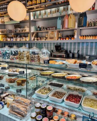 The Best Places to Eat Out in Cologne | cheriecity.co.uk Deli Store Ideas Interior Design, Deli Counter Design, Italian Market Design, Deli Store Design, Italian Food Market, Lina Stores London, Italian Cafe Food, Italian Grocery Store, Italian Deli Design