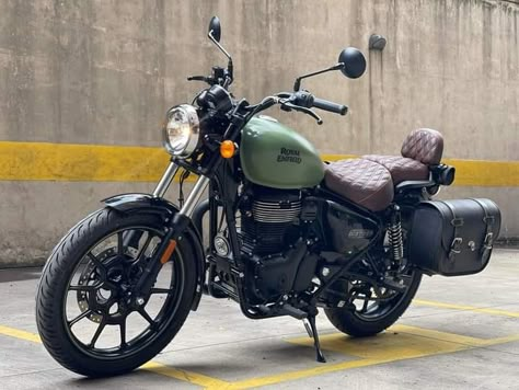 Royal Enfield Meteor Bike Dp, Royal Enfield Meteor 350, Royal Enfield Meteor, Meteor 350, Royal Enfield Bullet, Moto Custom, Racer Motorcycle, Foto Inspo, Matte Green