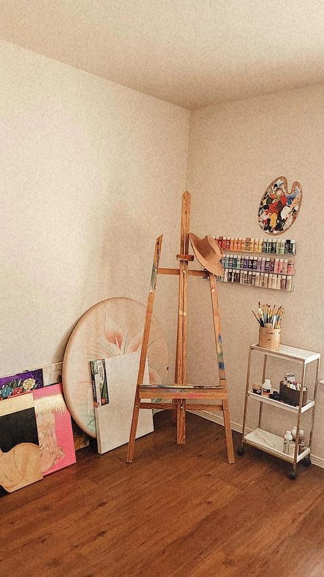 Artist | art studio | paint display | acrylic paint | small space Studio Seni, Home Art Studios, Dream Art Room, Rangement Art, Small Art Studio, Art Studio Space, Art Studio Organization, Art Studio Room, Art Studio At Home