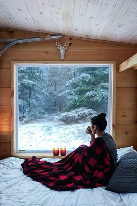 Cozy Winter Cabin, Snowy Cabin, Cabin Trip, Cabin Aesthetic, Fall Vacations, Cabin Vacation, Vacation Days, Winter Cabin, Foto Baby